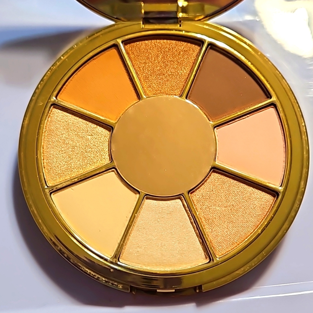 tarte high performance naturals eyeshadow pallet.